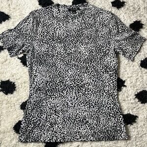 St.John size Petite Leopard black and white Print Women's Top great quality
